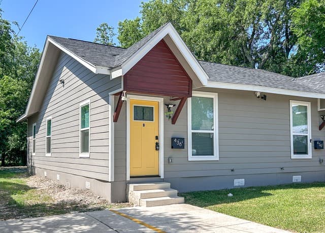 2-bedroom rental at 438 Gulf in San Antonio, TX — photo 2