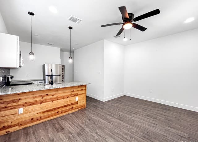 2-bedroom rental at 438 Gulf in San Antonio, TX — photo 3