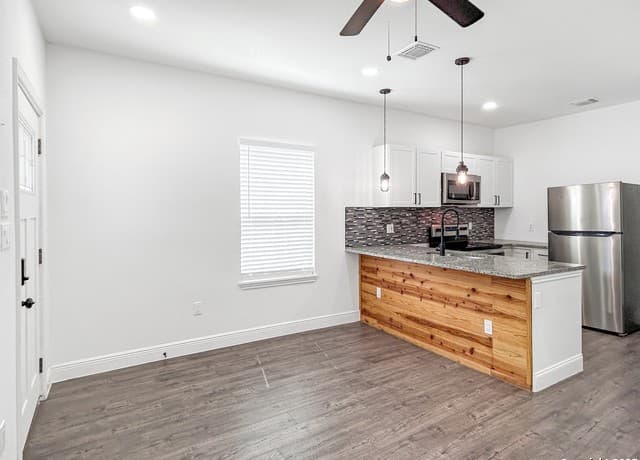 2-bedroom rental at 438 Gulf in San Antonio, TX — photo 4