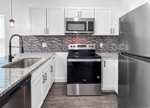 2-bedroom rental at 438 Gulf in San Antonio, TX — photo 5