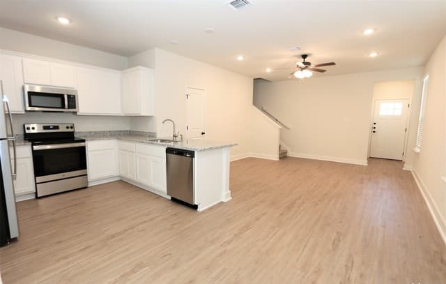 3-bedroom rental at 10310 Lynwood Village Unit 101 in San Antonio, TX — photo 2