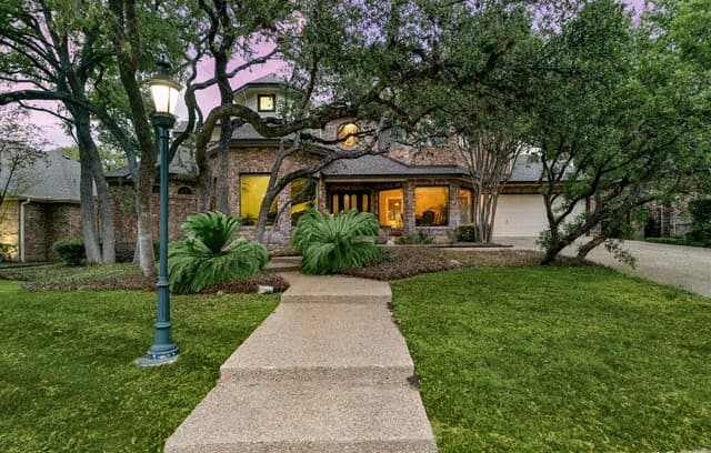 4-bedroom rental at 8 Rogers Wood in San Antonio TX