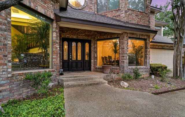 4-bedroom rental at 8 Rogers Wood in San Antonio, TX — photo 3