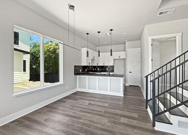 3-bedroom rental at 1801 Montana Unit 1 in San Antonio, TX — photo 4