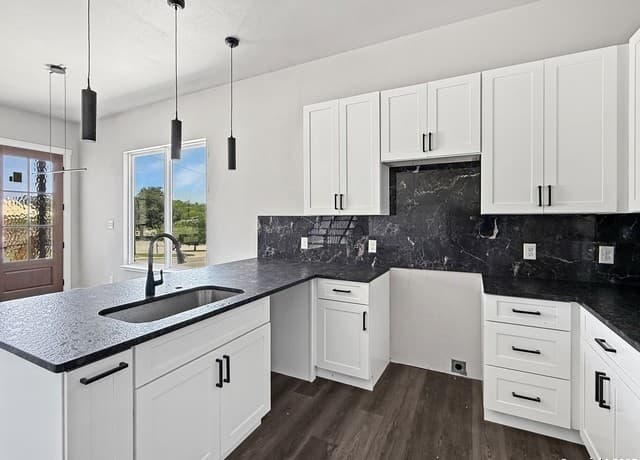 3-bedroom rental at 1801 Montana Unit 1 in San Antonio, TX — photo 5
