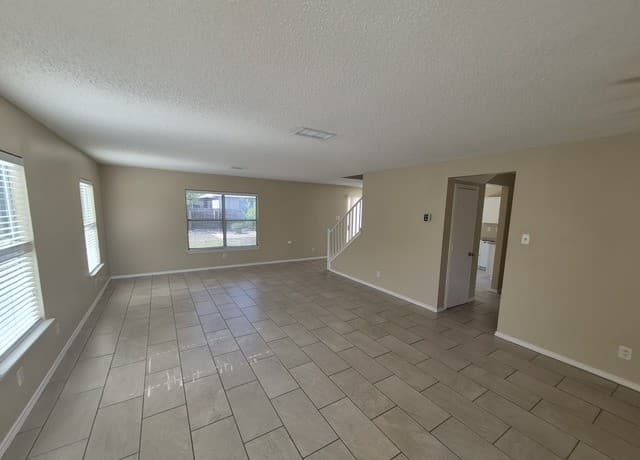 3-bedroom rental at 6919 Heron Flats in Converse, TX — photo 2