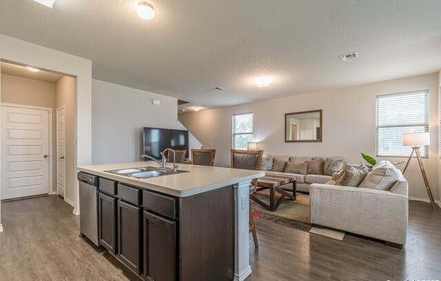 3-bedroom rental at 9427 Somers Bend in San Antonio, TX — photo 5