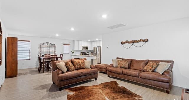 3-bedroom rental at 5315 Hornbeck in Converse, TX — photo 3
