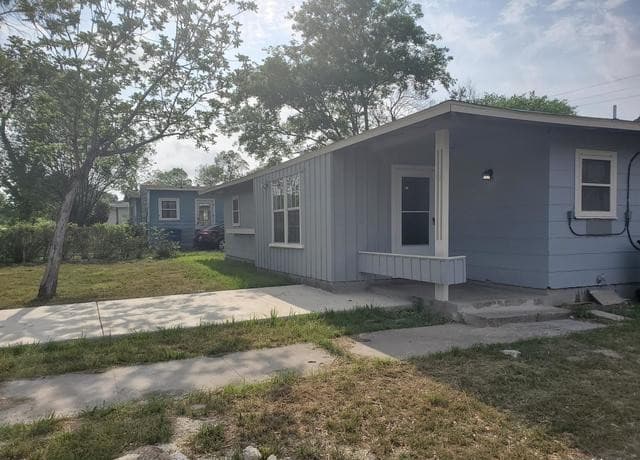3-bedroom rental at 654 Santa Monica in San Antonio, TX — photo 3