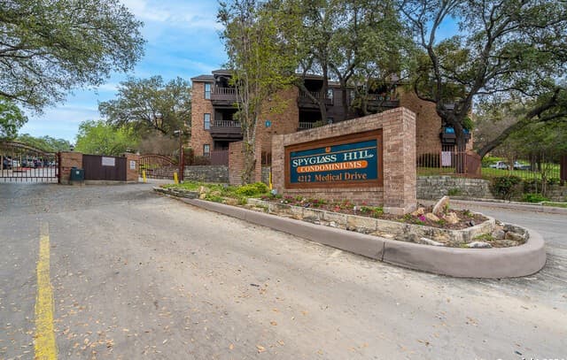 1-bedroom rental at 4212 Medical Dr Unit 109 in San Antonio, TX — photo 2