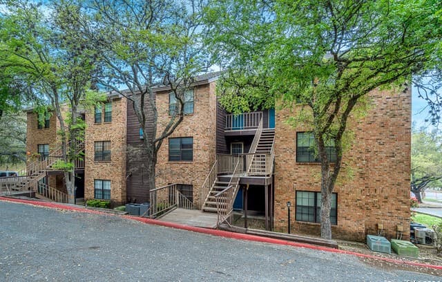 1-bedroom rental at 4212 Medical Dr Unit 109 in San Antonio, TX — photo 3