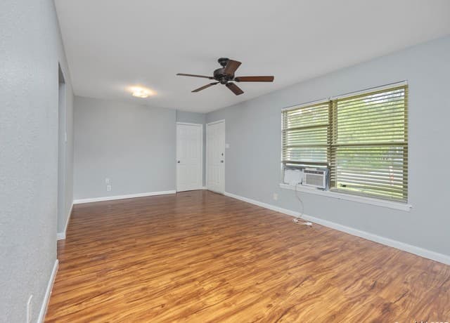 3-bedroom rental at 142 Galaxy Dr in San Antonio, TX — photo 4