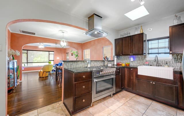 3-bedroom rental at 2231 W Woodlawn in San Antonio, TX — photo 2