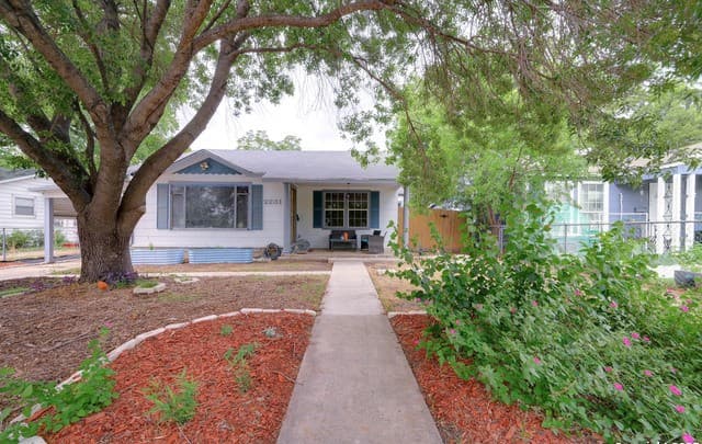 3-bedroom rental at 2231 W Woodlawn in San Antonio, TX — photo 5