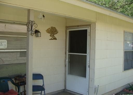 2-bedroom rental at 103 Avenue F Unit A in Converse, TX — photo 2