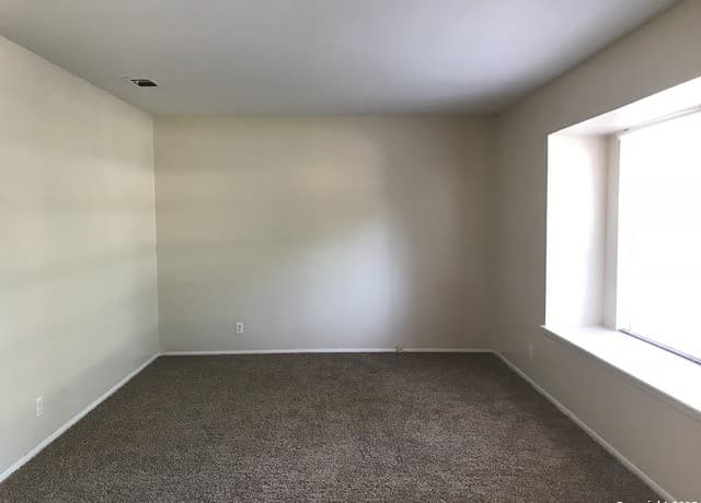 4-bedroom rental at 5874 Castle Run Dr in San Antonio, TX — photo 2