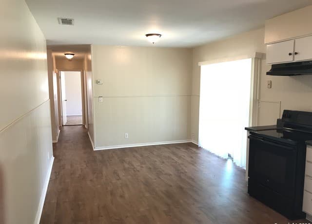 4-bedroom rental at 5874 Castle Run Dr in San Antonio, TX — photo 5