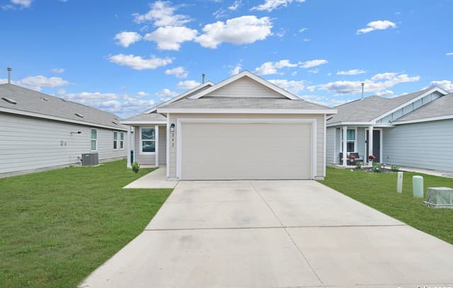 3-bedroom rental at 242 Ambush Ridge in San Antonio, TX — photo 2
