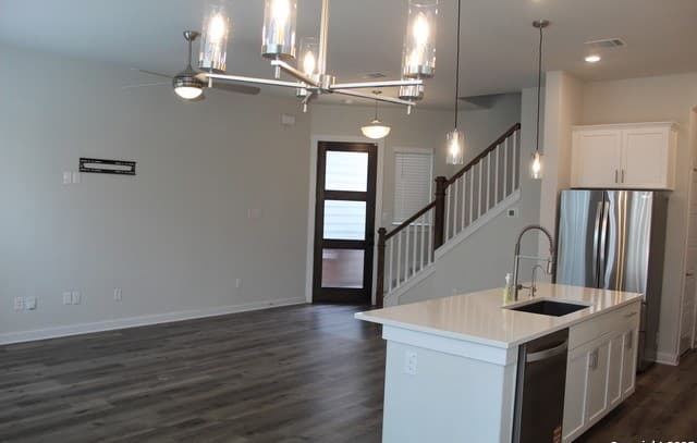 3-bedroom rental at 5843 Whitby Unit 33 in San Antonio, TX — photo 2