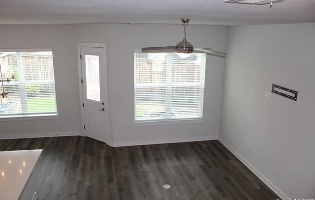 3-bedroom rental at 5843 Whitby Unit 33 in San Antonio, TX — photo 4