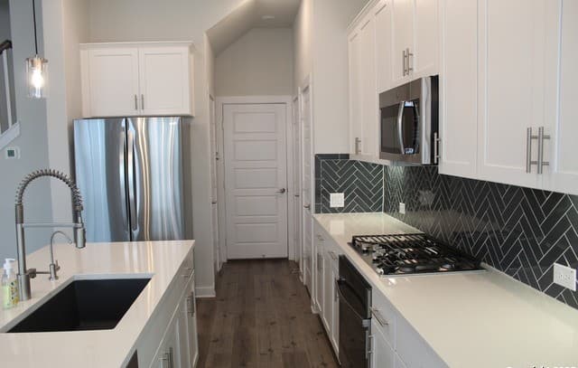 3-bedroom rental at 5843 Whitby Unit 33 in San Antonio, TX — photo 5