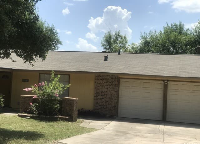 3-bedroom rental at 7919 Deep Forest in San Antonio, TX — photo 2