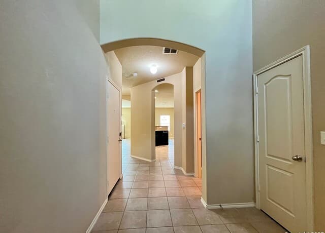 3-bedroom rental at 426 Tequila Ranch in San Antonio, TX — photo 2