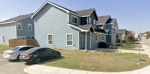 3-bedroom rental at 13307 Rowdy Cove Unit 102 in San Antonio, TX — photo 4