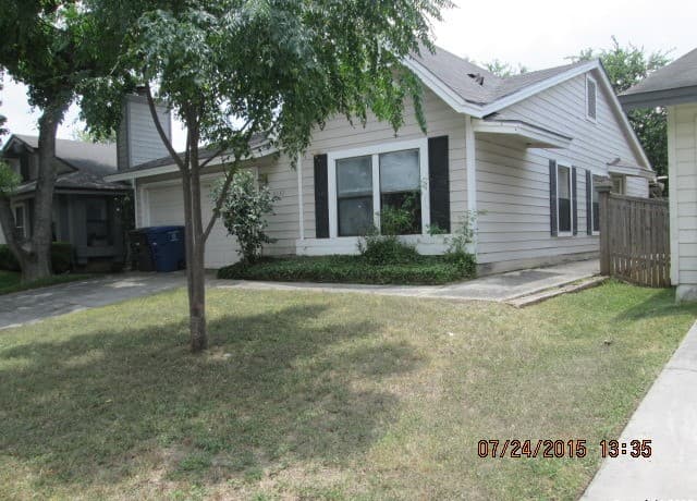 3-bedroom rental at 3932 Heritage Hill Dr in San Antonio, TX — photo 2