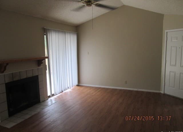 3-bedroom rental at 3932 Heritage Hill Dr in San Antonio, TX — photo 4