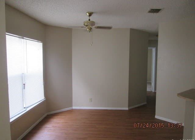 3-bedroom rental at 3932 Heritage Hill Dr in San Antonio, TX — photo 5