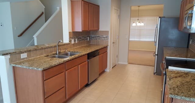 4-bedroom rental at 1332 Wagon Wheel in Schertz, TX — photo 5