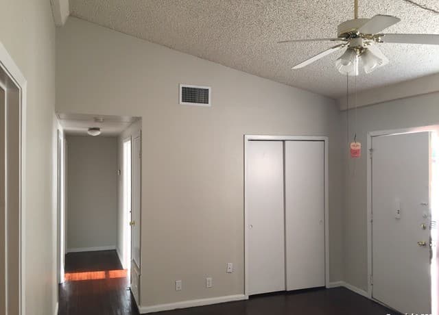 2-bedroom rental at 7923 Donore Pl Unit 12 in San Antonio, TX — photo 3