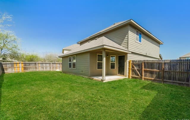 3-bedroom rental at 8739 Tesoro Hills in San Antonio, TX — photo 3
