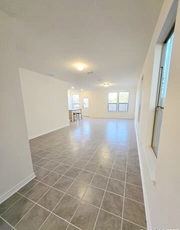 5-bedroom rental at 10643 W Military Unit UNIT 37 in San Antonio TX