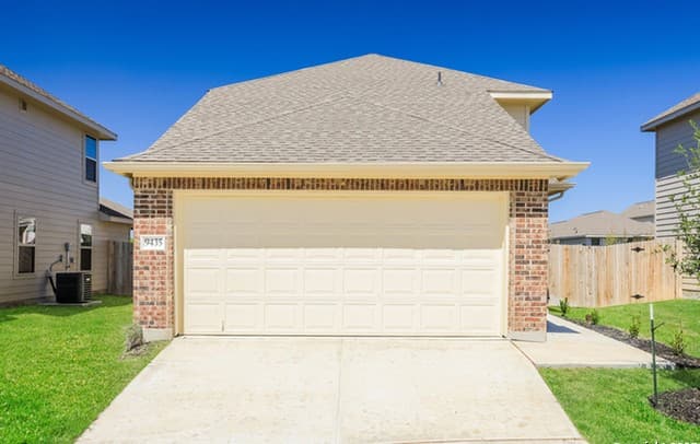 3-bedroom rental at 9435 Dogwood Hill in San Antonio, TX — photo 2