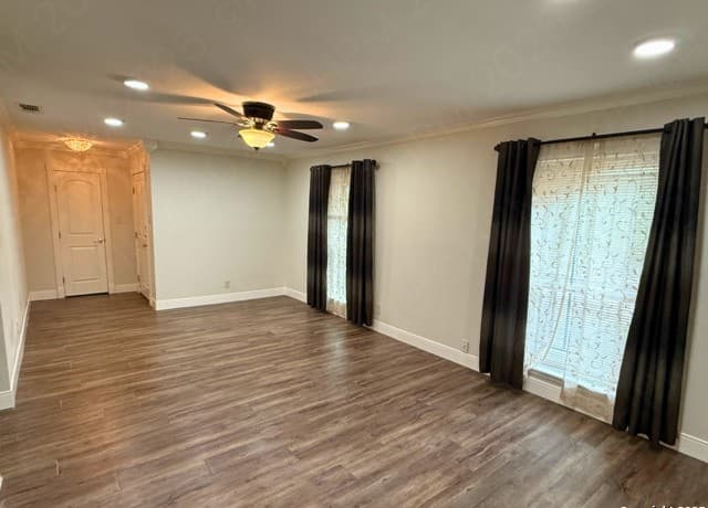 3-bedroom rental at 5222 E Rolling Ridge Dr in San Antonio, TX — photo 2