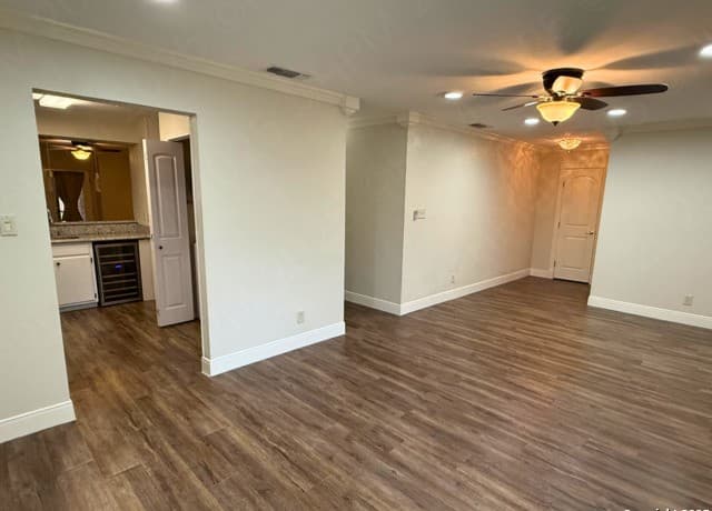 3-bedroom rental at 5222 E Rolling Ridge Dr in San Antonio, TX — photo 4