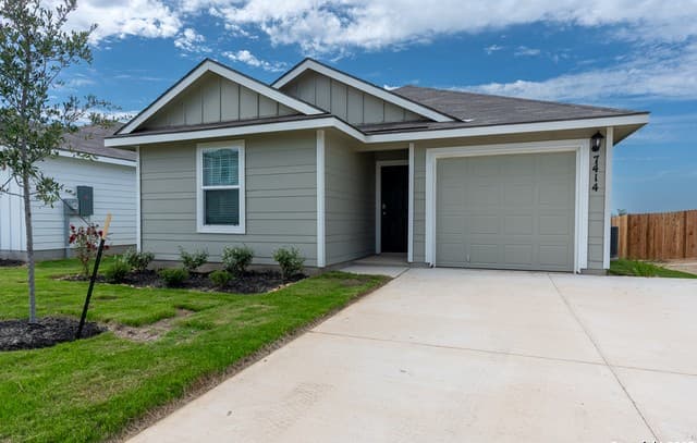 3-bedroom rental at 7414 Perseus Brook in San Antonio, TX — photo 2