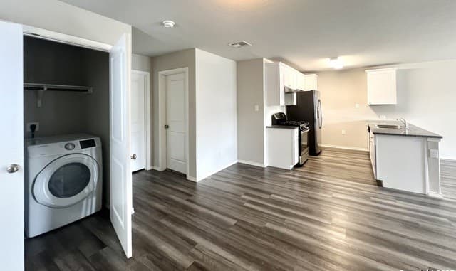 4-bedroom rental at 7019 Declan in San Antonio, TX — photo 4