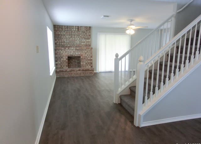 3-bedroom rental at 10646 Cavelier Point in San Antonio, TX — photo 2
