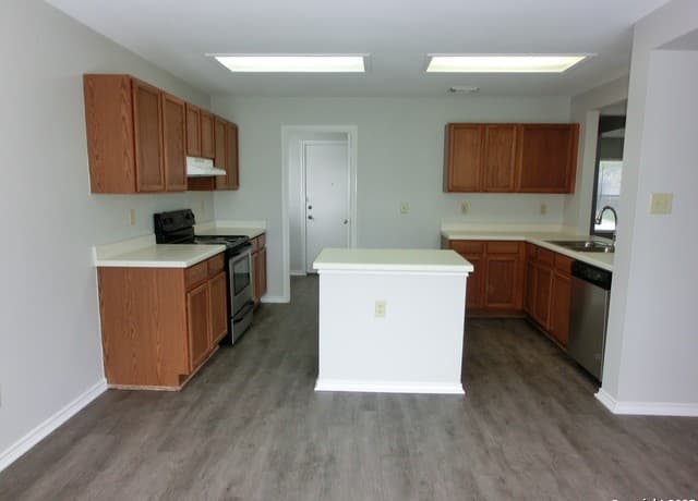 3-bedroom rental at 10646 Cavelier Point in San Antonio, TX — photo 5