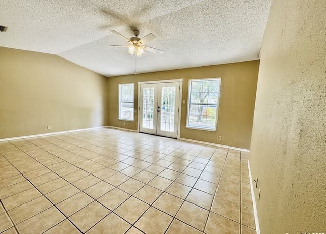 3-bedroom rental at 5846 Sun Farm in San Antonio, TX — photo 2