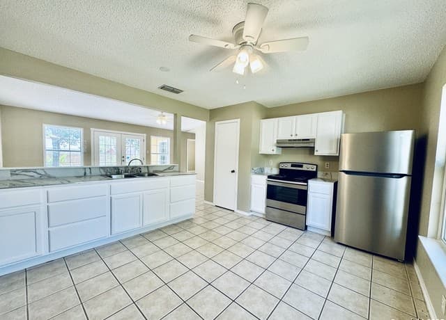 3-bedroom rental at 5846 Sun Farm in San Antonio, TX — photo 4