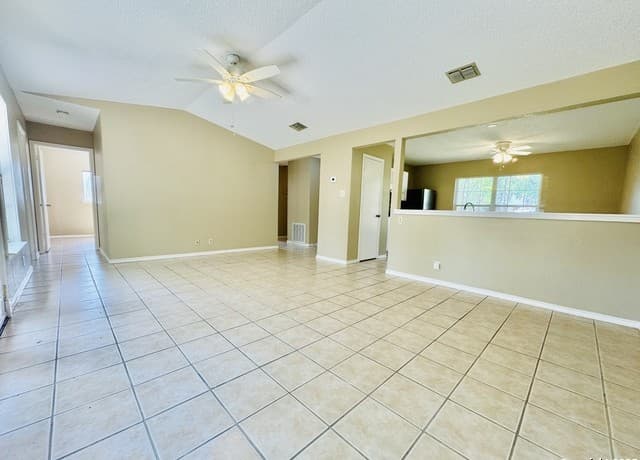 3-bedroom rental at 5846 Sun Farm in San Antonio, TX — photo 5
