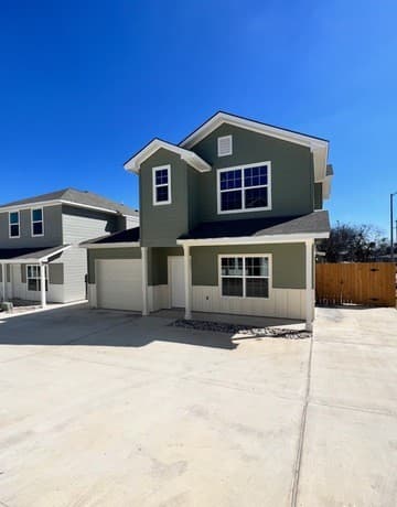 3-bedroom rental at 2031 Silver Oaks in San Antonio, TX — photo 2
