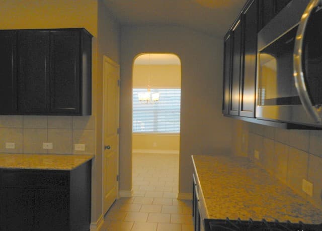3-bedroom rental at 9027 Mustang Pass in San Antonio, TX — photo 4