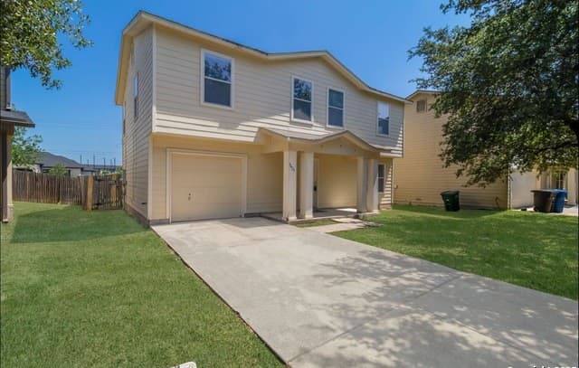3-bedroom rental at 9423 Maraval in San Antonio, TX — photo 2