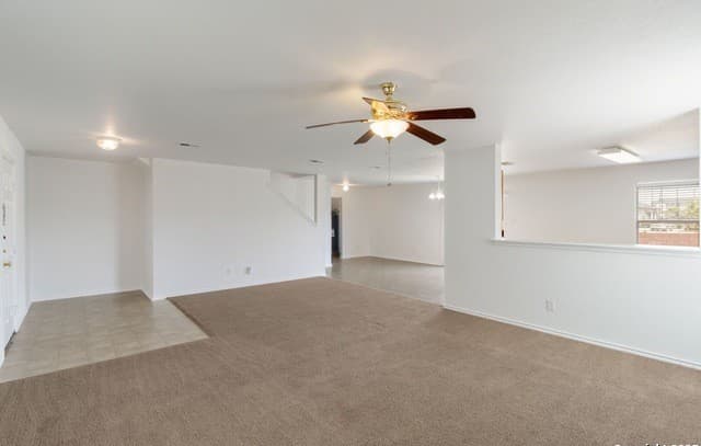 3-bedroom rental at 9423 Maraval in San Antonio, TX — photo 4