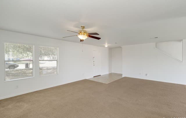 3-bedroom rental at 9423 Maraval in San Antonio, TX — photo 5